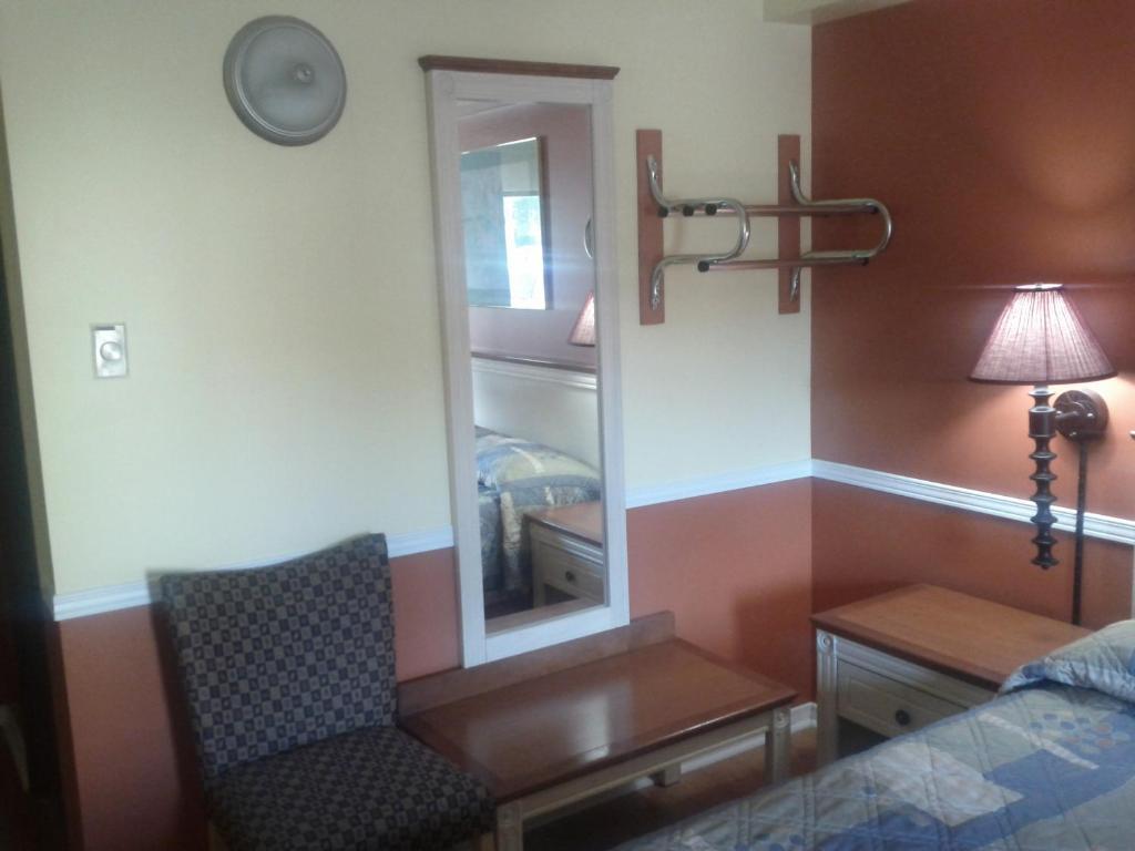 Budget Inn 2000 Хамилтън Стая снимка