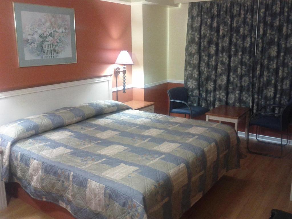 Budget Inn 2000 Хамилтън Стая снимка